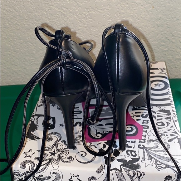 Heels - Picture 5 of 9